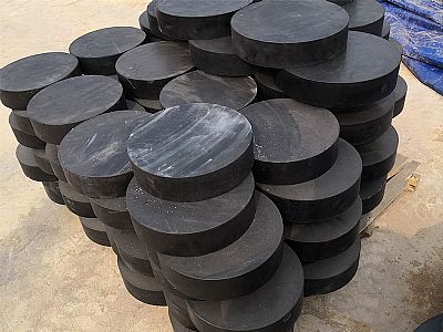 本溪板式橡胶支座由若干层橡胶片与薄钢板经加压硫化